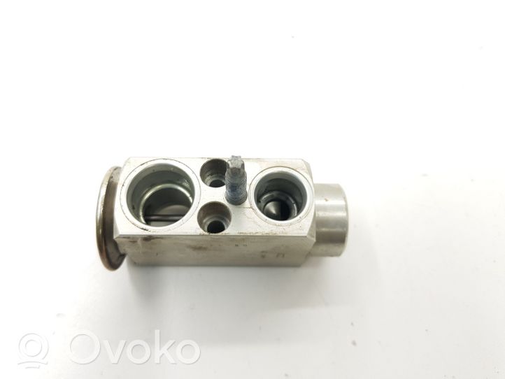 Volvo XC60 Air conditioning (A/C) expansion valve 7010973
