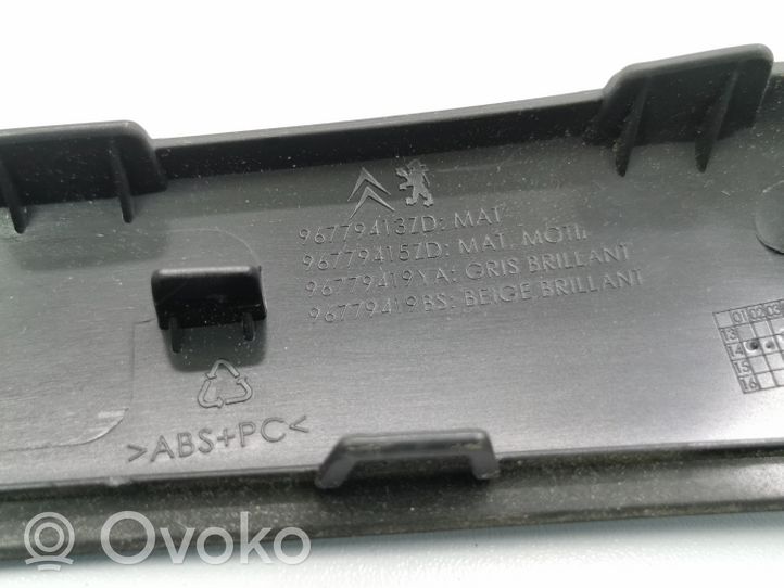 Citroen C4 Grand Picasso Listwa tapicerki drzwi przednich 96779413ZD