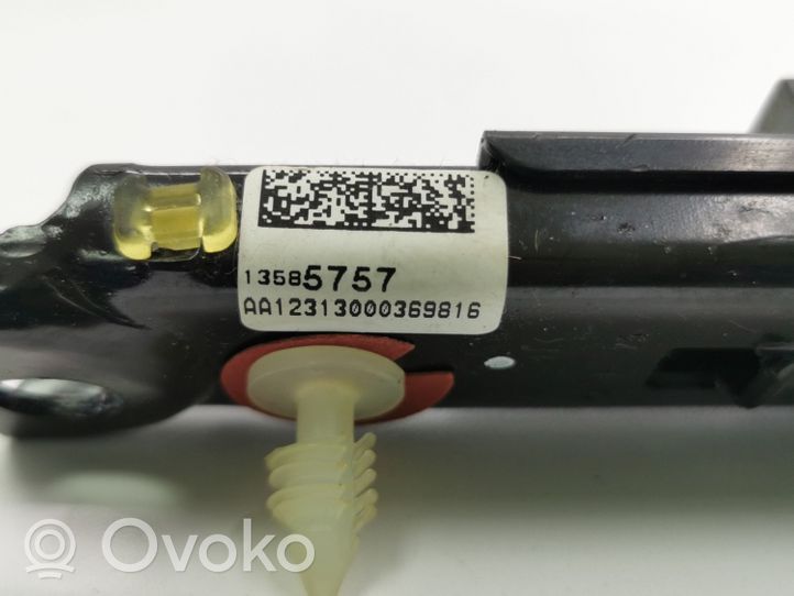 Opel Mokka Rail de réglage hauteur de ceinture de sécurité 13585757