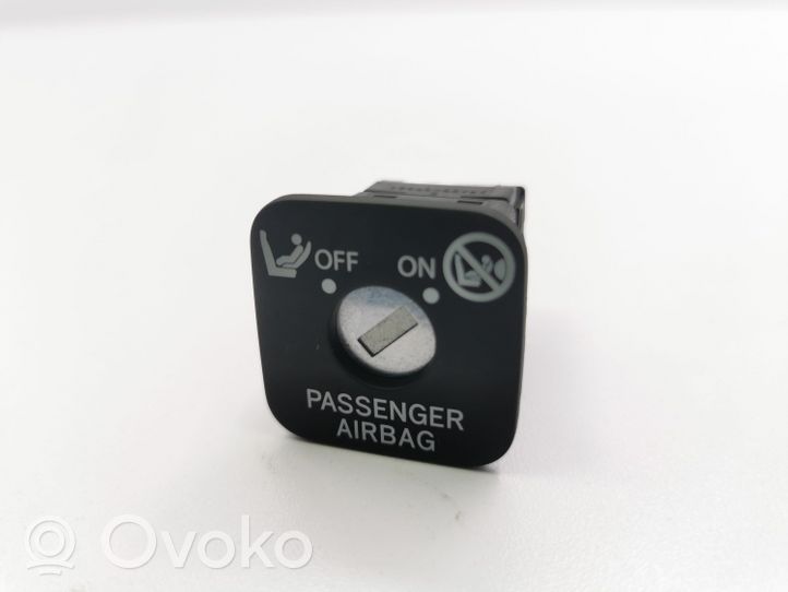 Toyota RAV 4 (XA30) Wyłącznik poduszki powietrznej Airbag pasażera 1682N7D