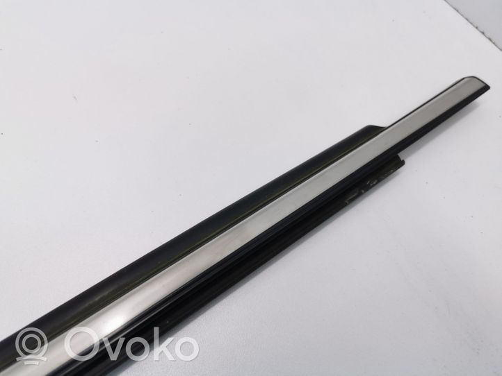 Toyota Avensis T250 Rivestimento modanatura del vetro della portiera posteriore 