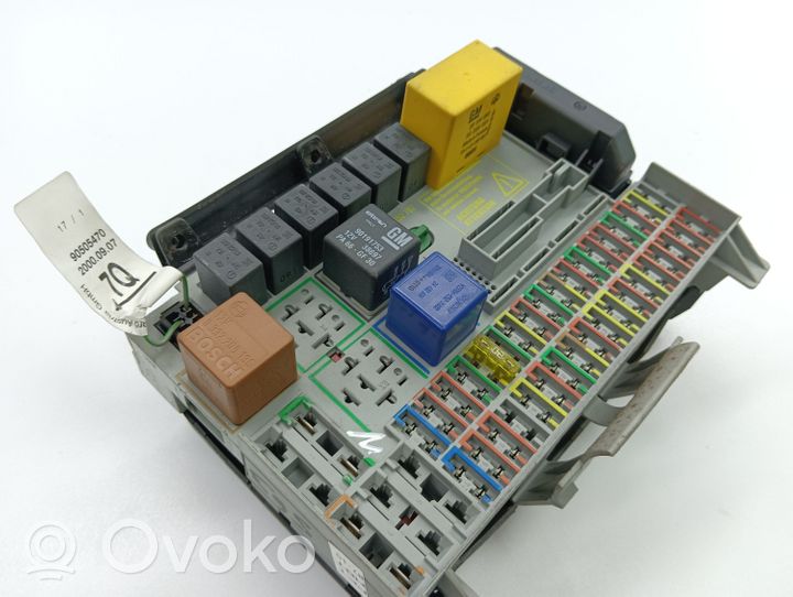 Opel Vectra B Module de fusibles 90505470