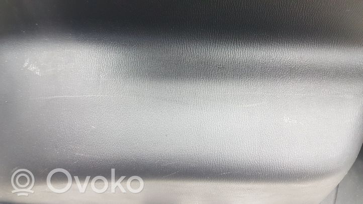 Mazda CX-5 Tavaratilan/takakontin alempi sivuverhoilu KD4568850