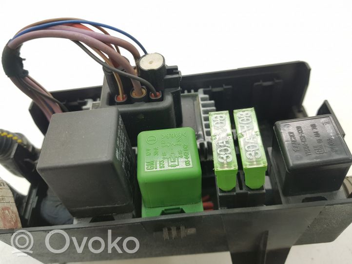 Opel Vectra B Fuse module 90506007