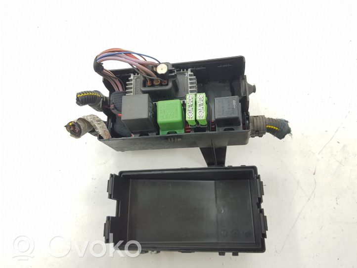 Opel Vectra B Fuse module 90506007