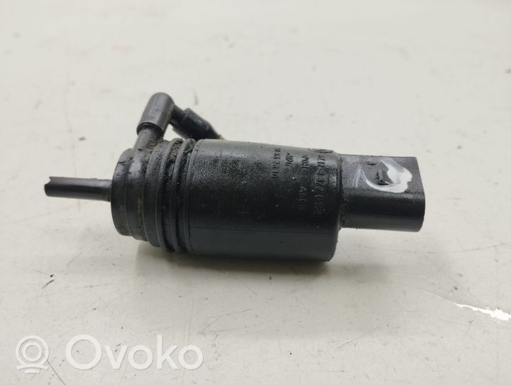 BMW 5 E60 E61 Windscreen/windshield washer pump 8377612