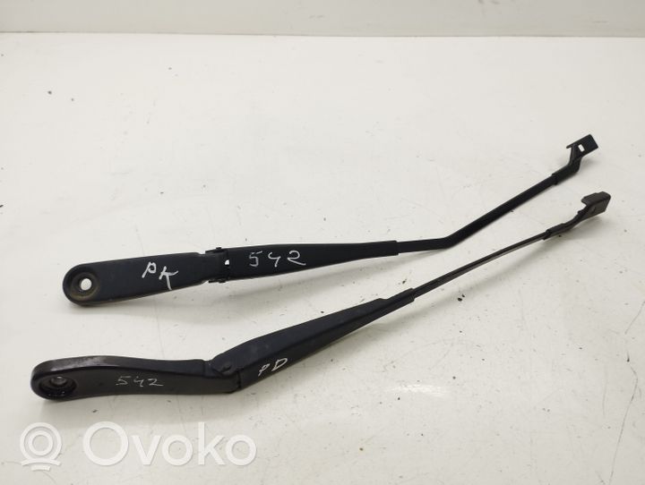 Volvo S60 Priekinio stiklo valytuvų kojelė 30753508