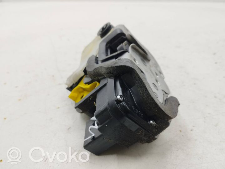 Opel Zafira C Rear door lock A081876