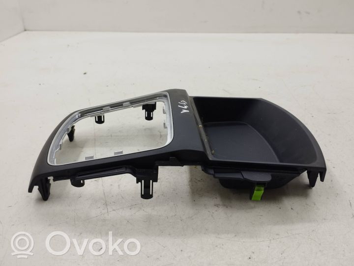 Hyundai i30 Rivestimento in plastica cornice della leva del cambio 84650A69004X