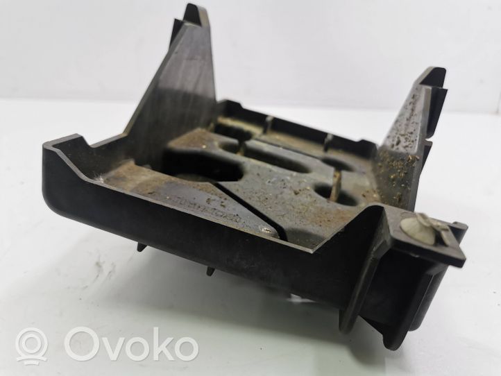 Mazda CX-7 Boîte de batterie K6805