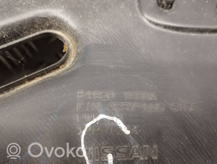 Nissan Juke I F15 seitliche Verkleidung Kofferraum 849501KB0A