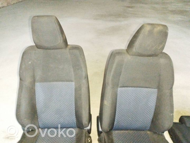 Toyota Auris E180 Комплект салона komplektas 