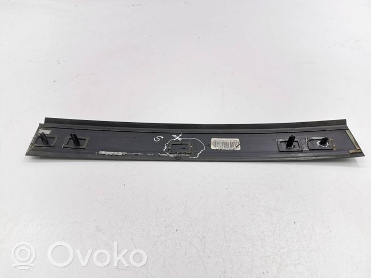 Chrysler Voyager Listwa / Uszczelka szyby drzwi przesuwanych 05020666A