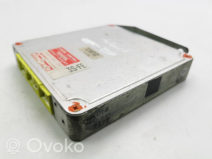 Toyota Camry Calculateur moteur ECU 8966132100