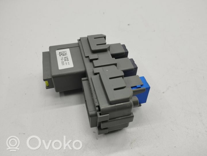 Honda CR-V Module de fusibles V02T1G0031