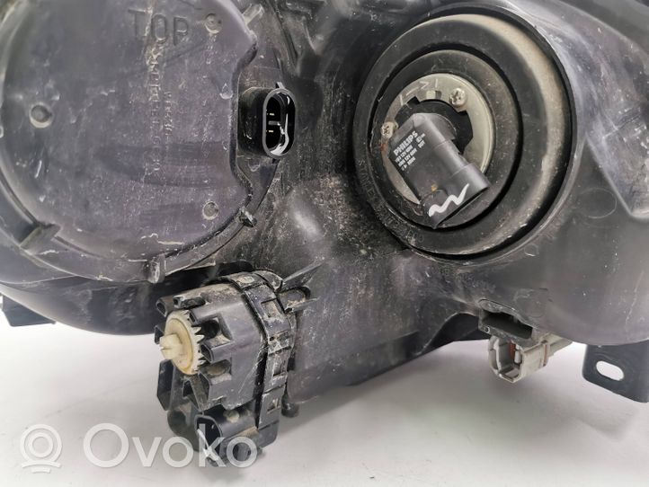 Toyota RAV 4 (XA40) Lampa przednia W0836