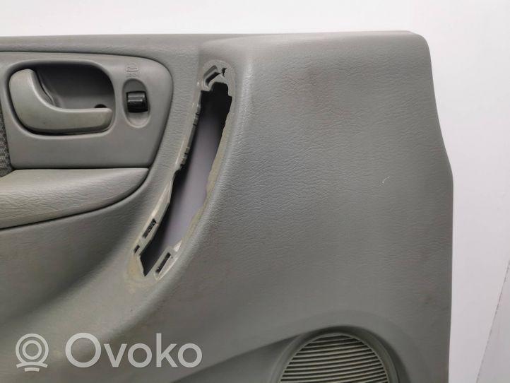 Chrysler Voyager Apmušimas priekinių durų (obšifke) UV331D5AA