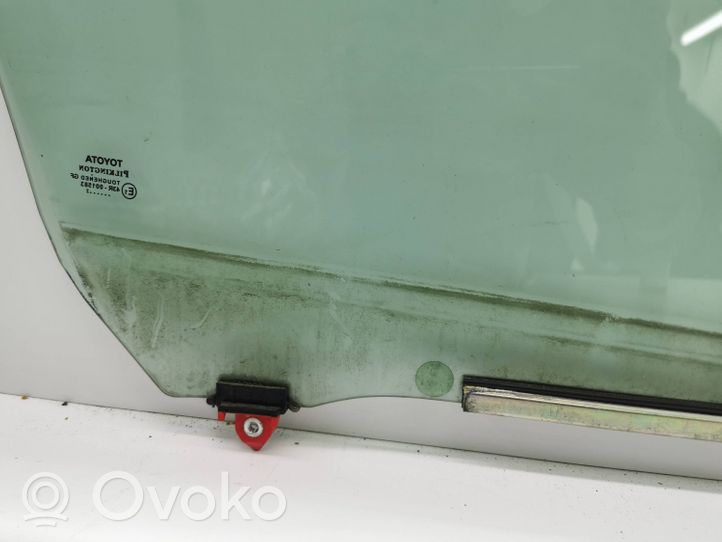 Toyota Yaris Pagrindinis priekinių durų stiklas (keturdurio) E143R001583