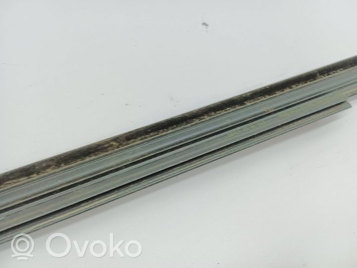Volvo XC90 Priekinių durų stiklo apdaila 6626713
