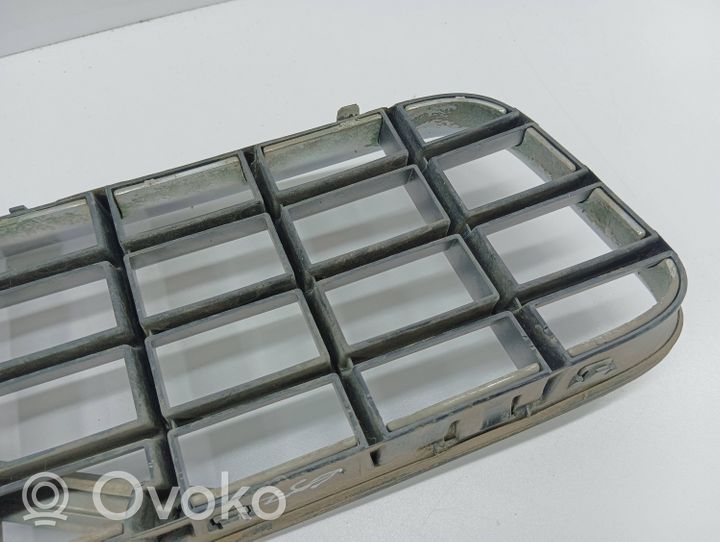 Volvo XC90 Grille calandre supérieure de pare-chocs avant 8620641