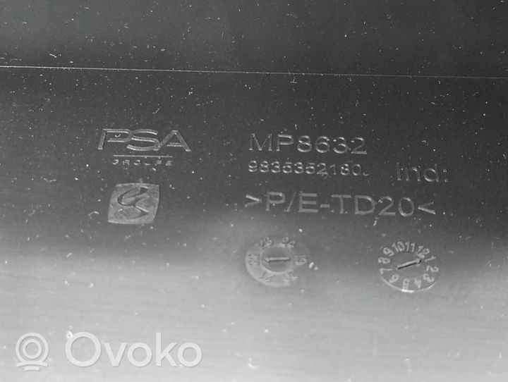Opel Mokka B Rivestimento portellone 9835352180