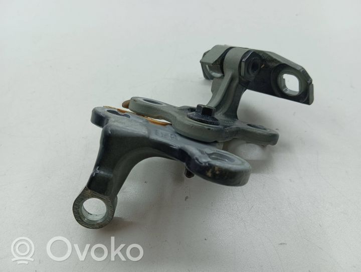 Volvo S60 Front door upper hinge 31218514