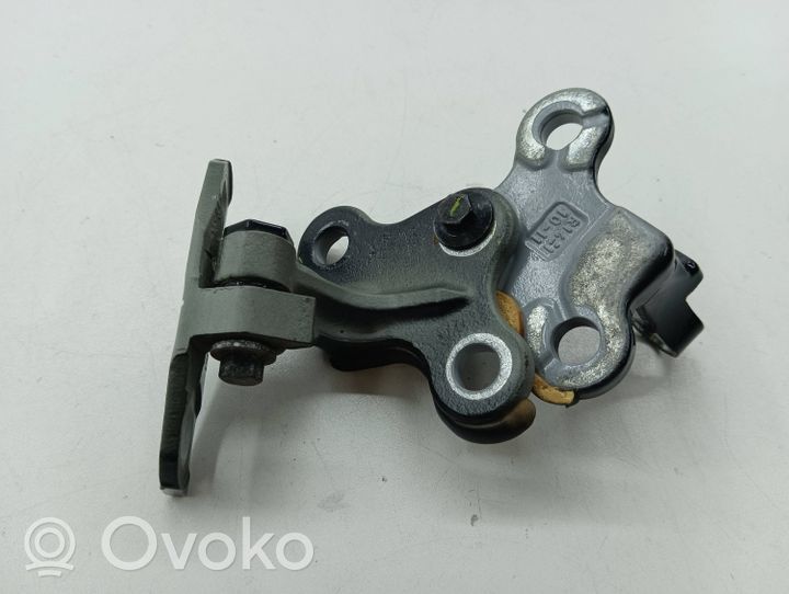 Volvo S60 Front door upper hinge 31218514