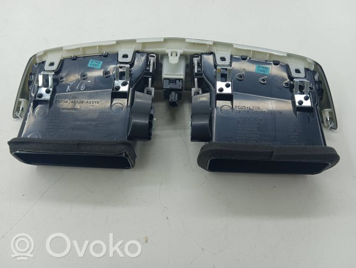 Nissan Qashqai Centrinės oro grotelės 687504EA0B