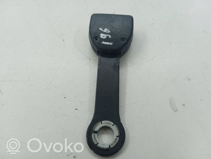 Toyota Corolla Verso AR10 Boucle de ceinture de sécurité arrière centrale 07247