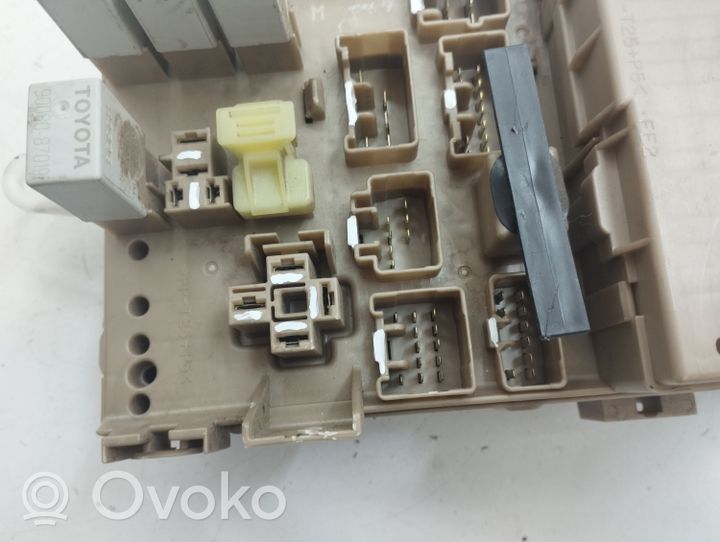 Toyota Corolla E120 E130 Module de fusibles 8264102040