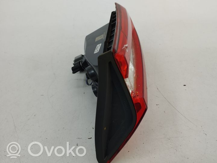 Ford Focus Tailgate rear/tail lights JX7B13A602VC