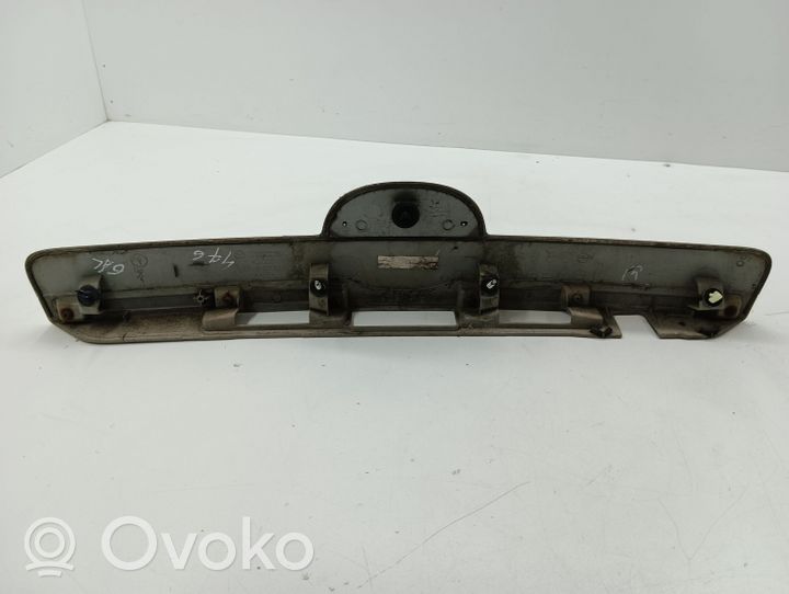 Mazda CX-7 Garniture de hayon EH6650811