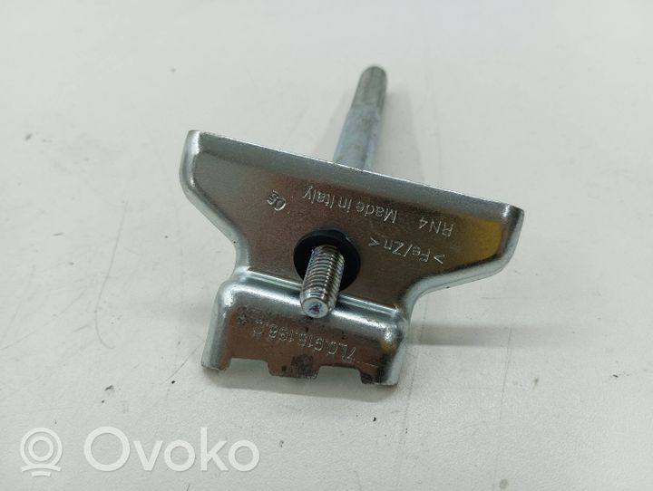 Audi Q7 4L Battery bracket 7L0915138C