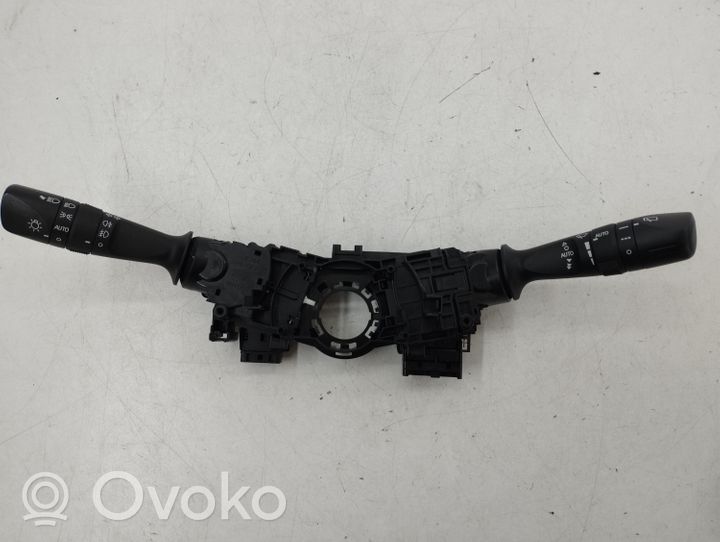 Toyota RAV 4 (XA40) Leva/interruttore dell’indicatore di direzione e tergicristallo 17F744