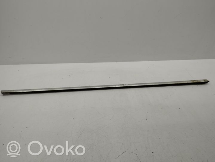 Volvo S60 Etuoven lasin muotolista 