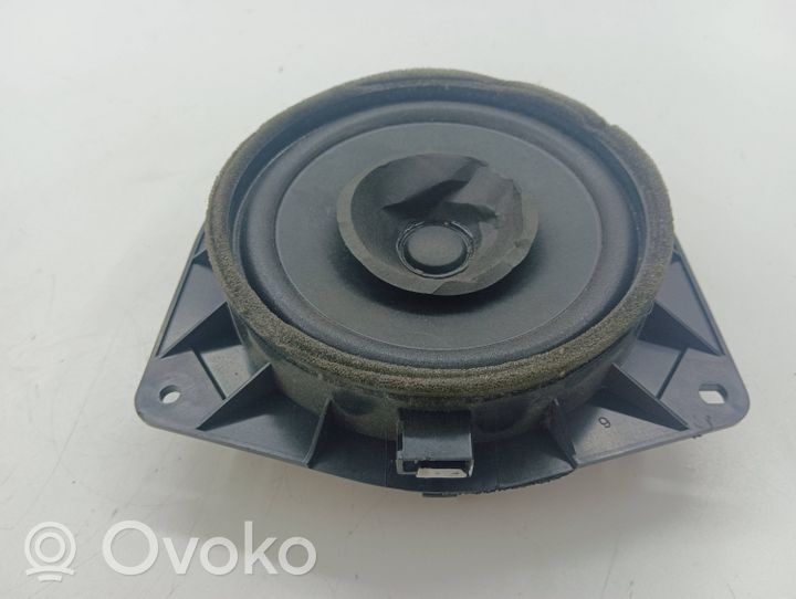 Toyota Avensis T250 Enceinte de porte arrière 8616002380