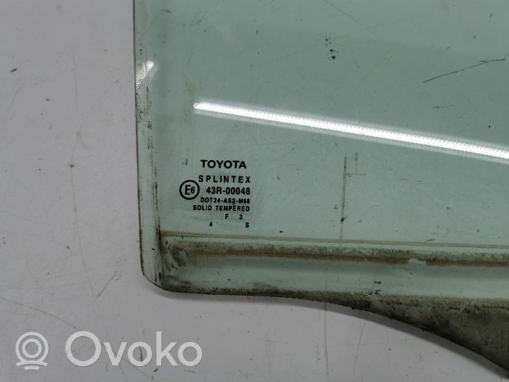 Toyota Corolla E120 E130 Pagrindinis galinių durų stiklas 