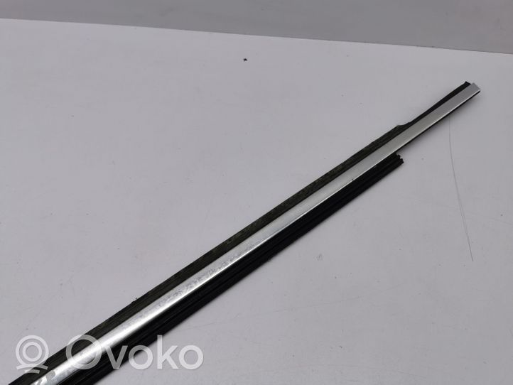 Volvo XC90 Etuoven lasin muotolista 