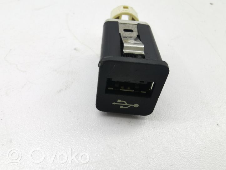 BMW X5 E70 USB-pistokeliitin 9167196