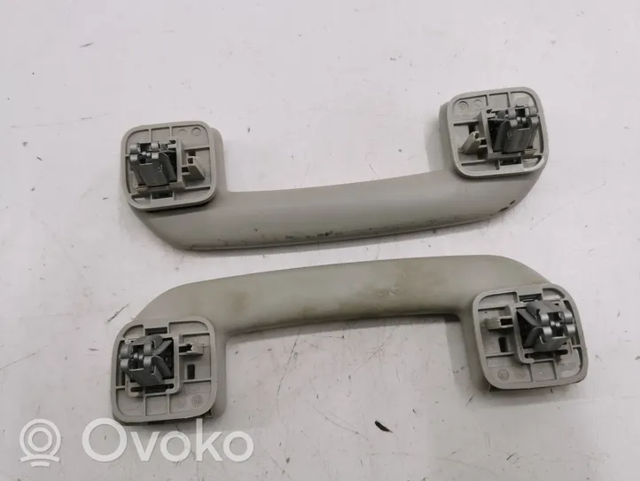 Citroen C5 Aircross Un set di maniglie per il soffitto 