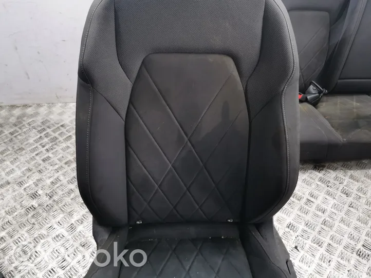 Volkswagen Golf VIII Seat set 