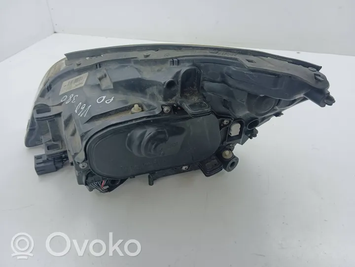 Volvo V60 Lampa przednia 89905472