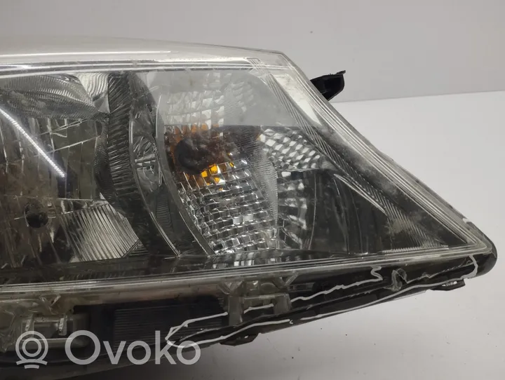 Toyota Yaris Lampa przednia 