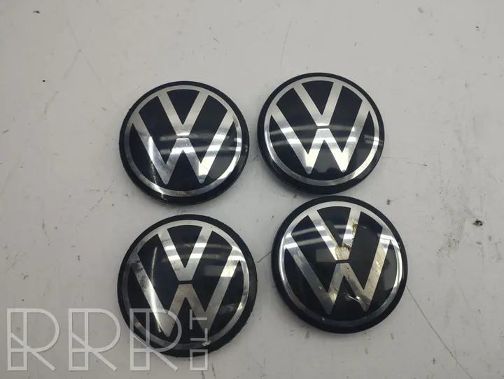 Volkswagen Golf VIII Заводская крышка (крышки) от центрального отверстия колеса 5H0601171