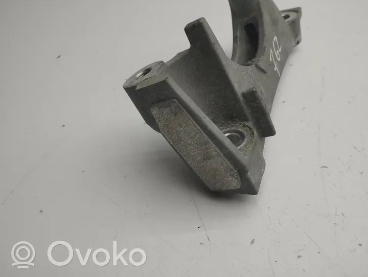 Toyota RAV 4 (XA50) Support, suspension du moteur 