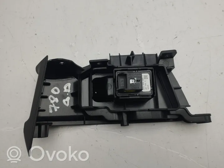 Audi Q2 - Electric window control switch 8V0959855C