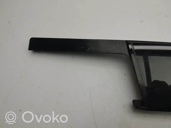 Audi Q2 - Rivestimento modanatura del vetro della portiera anteriore 81a837901