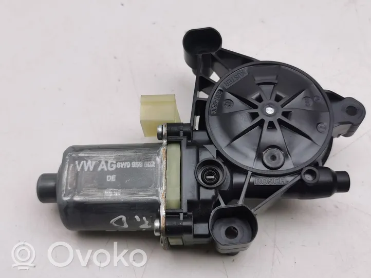 Audi A1 Varikliukas priekinio langų pakėlėjo 8W0959302