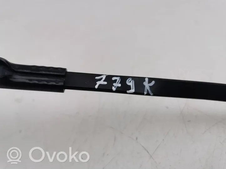 Audi Q3 F3 Priekinio stiklo valytuvų kojelė 83C955408A