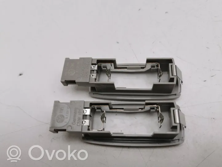 Audi Q3 F3 Lampka podsufitki tylna 5G0947291